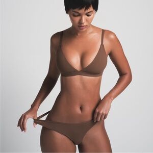 SKIMS| ‘Fits Everybody’ Triangle Bralette (Cocoa)